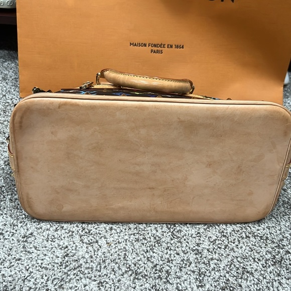 Louis Vuitton Alma - Picture 5 of 10